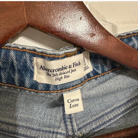 SOLD - Abercrombie 90s Relaxed Jean - Picture 4 of 6